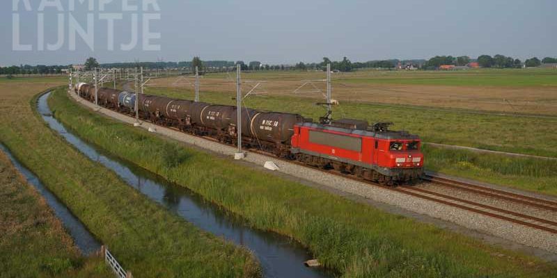 9c. Kampen 2 juni 2014, een uit Onnen afkomstige olietrein getrokken door DB 1614 ter hoogte van de Slaper