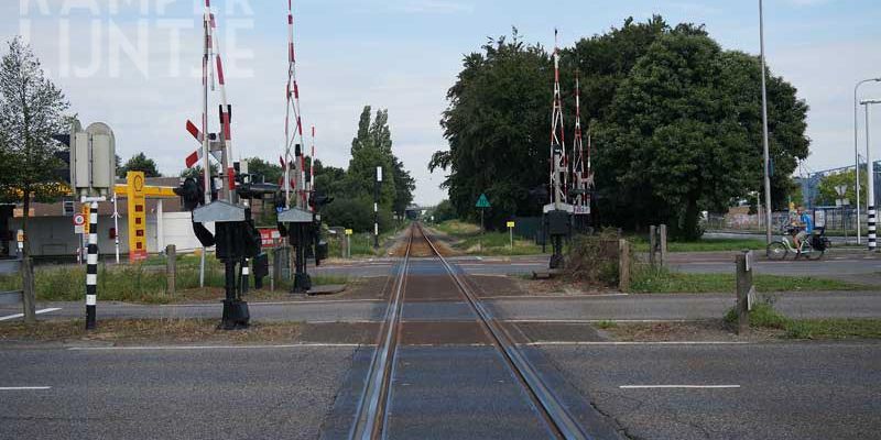 9c. Veerallee anno 2013, het Kamperlijntje is hier nog ongewijzigd na de afbraak van de halte in 2000