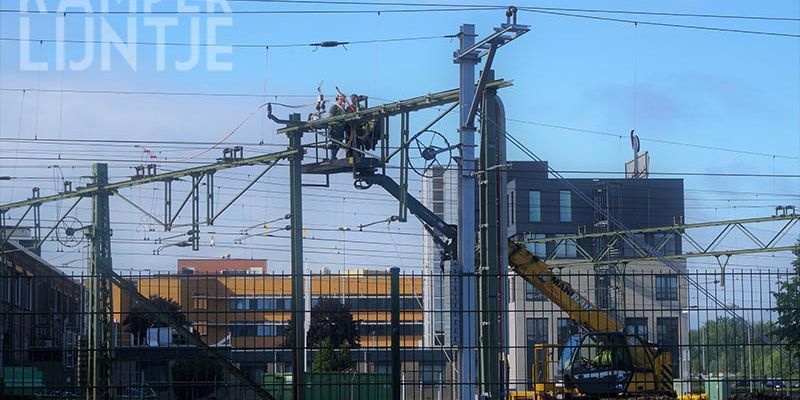 37s. Zwolle 19 augustus 2017, aansluiten Kamperlijntje op bestaande bovenleidingen (foto K. Haar)