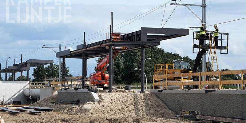 5m. Zwolle 20 augustus 2017, er wordt nog gewerkt aan de bovenleiding (foto K. Haar)