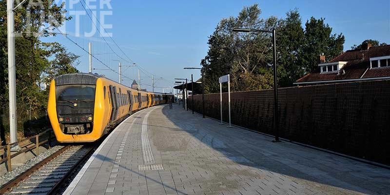 38q. Kampen 28 augustus 2017, de trein aan nieuwe bredere perron (foto Kasper Haar)