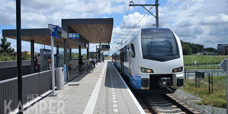 8a. Zwolle Stadshagen 15 juni 2019, Keolis 7306 richting Kampen stopt tijdens de proefperiode bij Stadshagen (foto Kasper Haar)