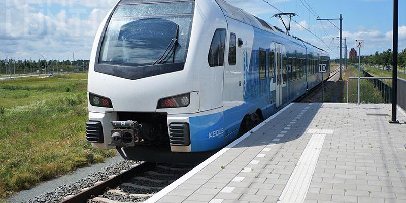 8b. Zwolle Stadshagen 15 juni 2019, Keolis 7306 arriveert uit Kampen bij Stadshagen (foto Kasper Haar)