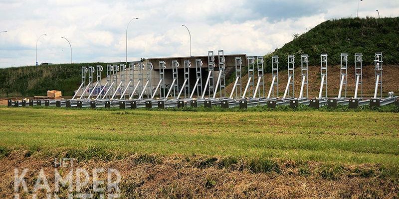 21d Zwolle, 21 mei 2017, bouwplaats Scholtensteeg met bovenleidingpalen (K. Haar)