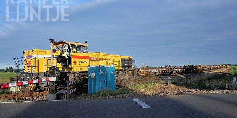 21p. Mastenbroek Bisschopswetering 5 juni 2017, start werkzaamheden met spoorstaaftrein (foto Kasper Haar)