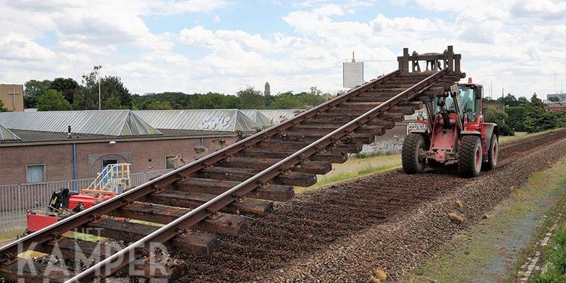 22a. Zwolle 5 juni 2017, het opbreken van het spoor (foto Kasper  Haar)