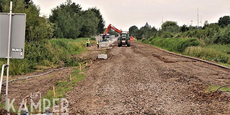 22q. IJsselmuiden overweg Oosterlandenweg 12 juni 2017,  het uitzetten van de betonnen bielzen (foto Kasper Haar)