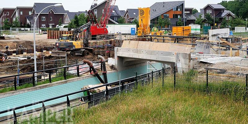 3w. Zwolle Stadshagen 17 juni 2017, het Rozentunneltje, aan de wegonderdoorgang wordt flink gewerkt (foto Kasper Haar)
