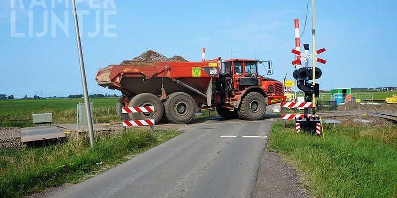 23w. Mastenbroek Stuurmansweg 20 juni 2017, de enige particuliere overweg wordt geruimd (foto K. Haar)