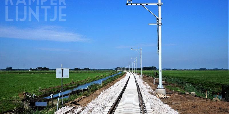 27g. Mastenbroek Bisschopswetering 7 juli 2017, masten geplaatst tot overweg (foto Kasper Haar)