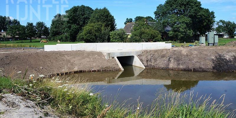 28f. Mastenbroek 9 juli 2017: nieuwe betonbrug bij overweg Bisschopswetering  (foto K. Haar)