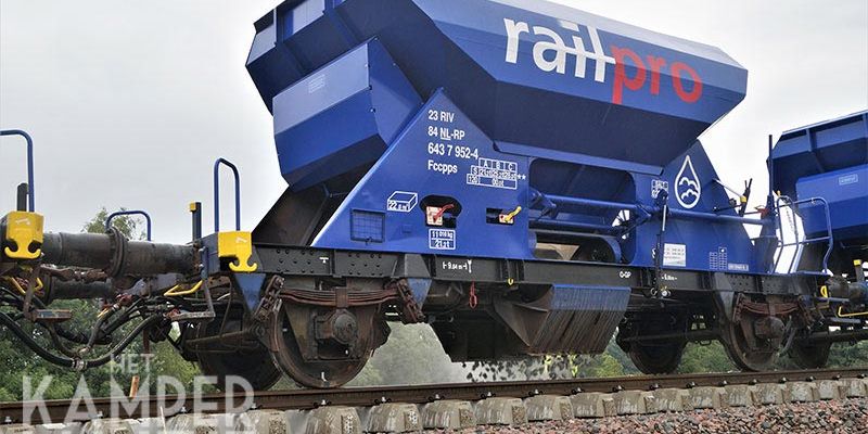 29n. Zwolle 11 juli 2017, nieuwe ballast in het midden van het spoor (foto K. Haar)