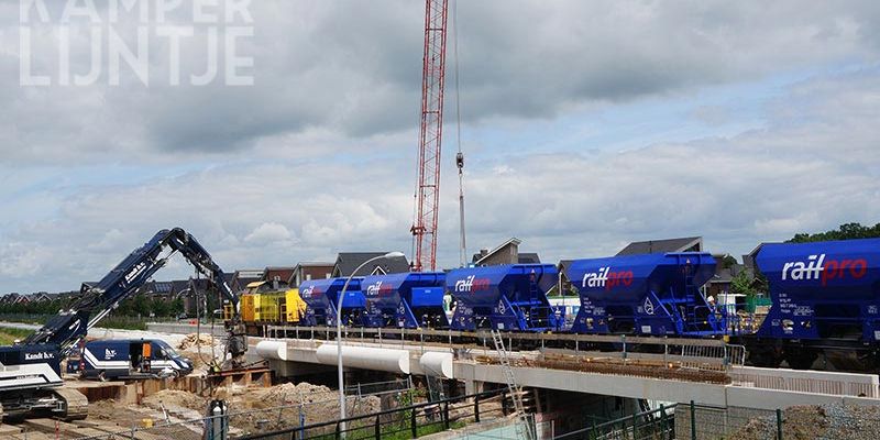 29t. Zwolle 13 juli 2017, de grindtrein passeert toekomstig station Zwolle Stadshagen (foto K. Haar)