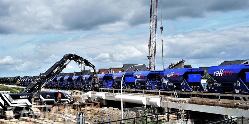 4p. Zwolle 13 juli 2017, de grindtrein passeert station Stadshagen foto Kasper Haar)