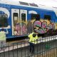 5. Kampen 7 juni 2020, de Keolis 7303 in Kampen besmeurd met graffiti wordt gereinigd (foto K. Haar)