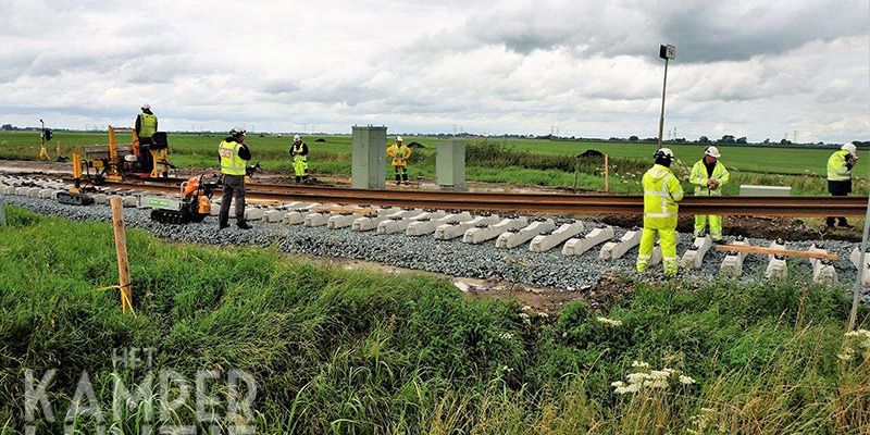 30j. Mastenbroek 14 juli 2017, de rails worden op hun plaats gebracht (foto K. Haar)