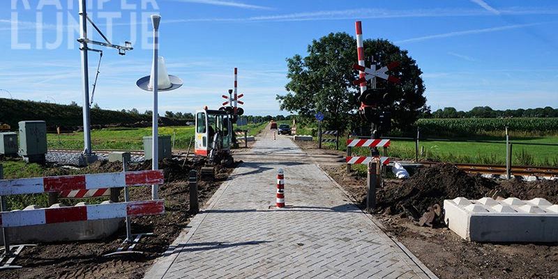 31p. Westenholte 17 juli 2017, overweg Scholtensteeg is opnieuw bestraat (foto K. Haar)