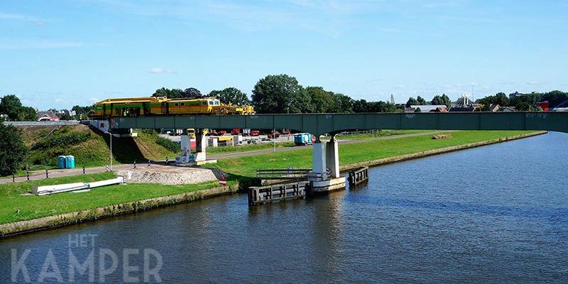 31v. Zwolle 17 juli 2017, de stopmachine op spoorbrug Zwolle-IJsselkanaal (foto K. Haar)