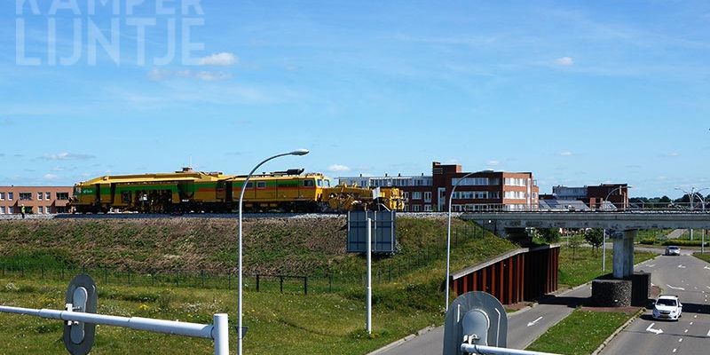 32c. Zwolle 17 juli 2017, de stopmachine na passage spoorviaduct (foto K. Haar)