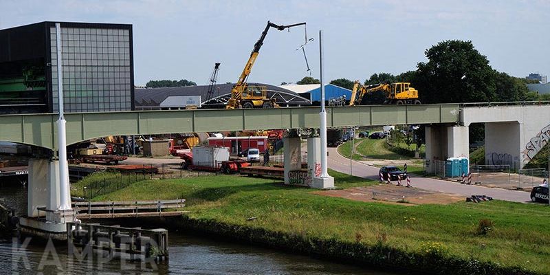 32v. Zwolle 19 juli 2017, de zijwaartse arm wordt geplaatst (foto K. Haar)