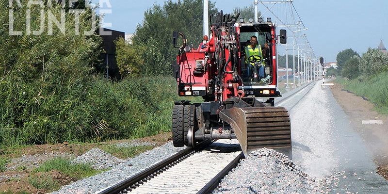 34d. IJsselmuiden Oosterlandenweg 22 juli 2017, het afwerken van de spoorbaan (foto Kasper Haar)