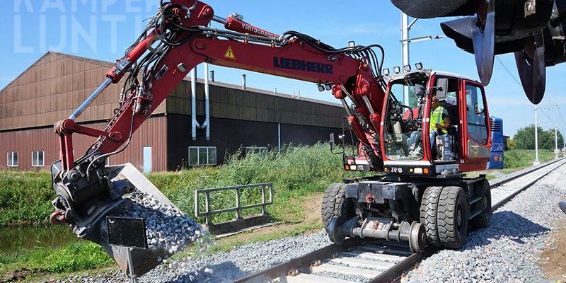 34e. IJsselmuiden Oosterlandenweg 22 juli 2017, overtollige ballast wordt verwijderd (foto Kasper Haar)