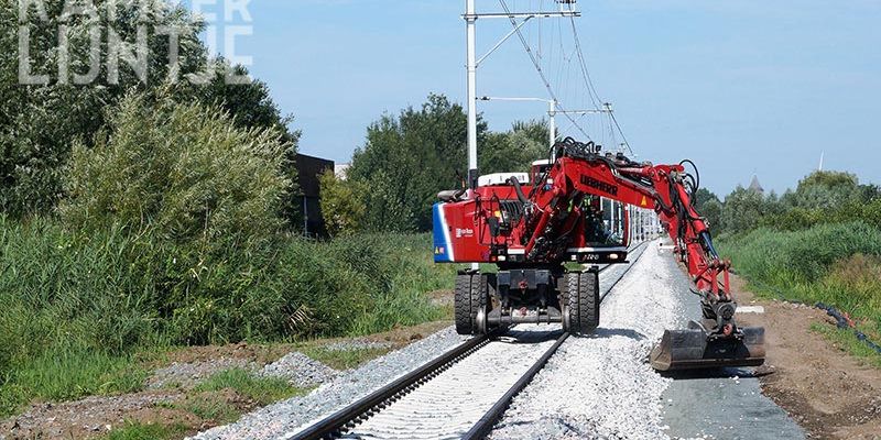 34f. IJsselmuiden Oosterlandenweg 22 juli 2017, afwerken spoorbaan (foto Kasper Haar)