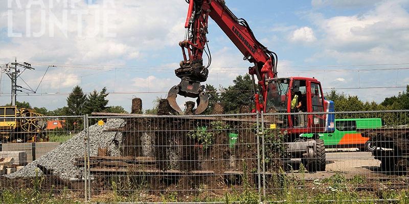 34u. Kampen 22 juli 2017, een laatste stuk spoor wordt losgewroet (foto Kasper Haar)