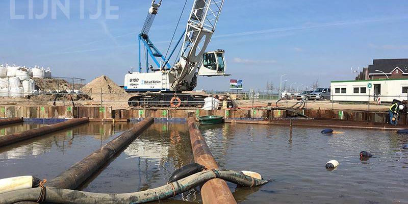 3h. Zwolle 21 april 2017, de bouwput van het toekomstige viaduct staat al onder water (foto Kasper Haar)