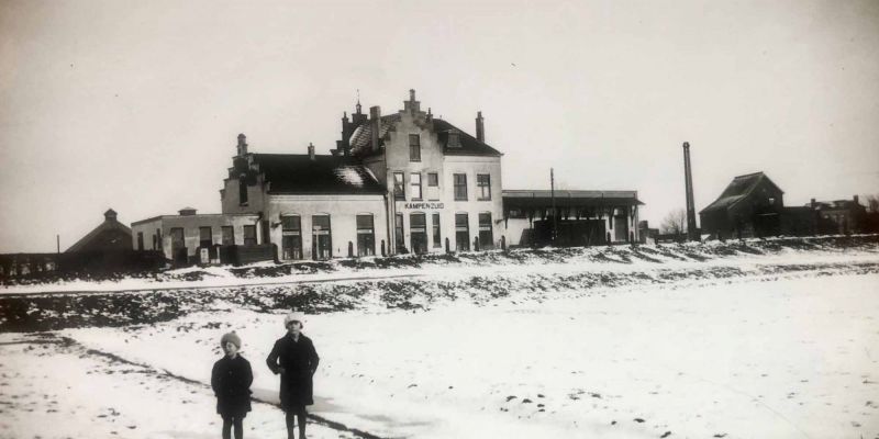 4f. Kampen Zuid ca. 1930, station Kampen Zuid in een winters landschap (coll. K. Haar)