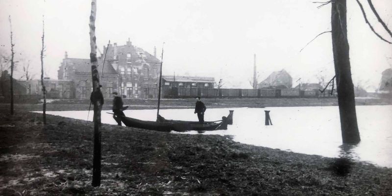 4g. Kampen Zuid ca. 1930, wateroverlast als gevolg van een overstroming door de Zuiderzee (coll. K. Haar)