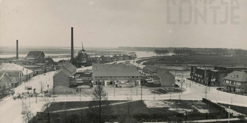 Kampen 1935 bebouwing op plek vroegere station Kampen Zuid. Eindpunt spoorlijn nog zichtbaar (coll. K. Haar)