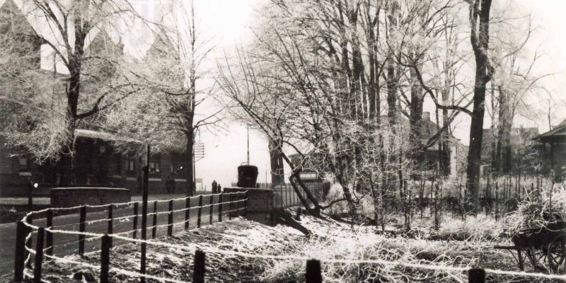 Kampen situatie vóór de bouw van rijwielstalling in 1950 met de tuin van de Buiten Sociëteit (coll. K. Haar)