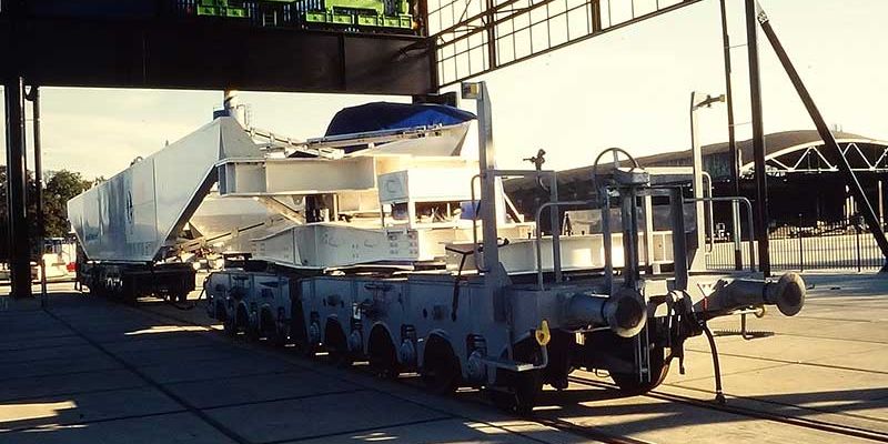 4b. Zwolle oktober 1997, speciale wagen voor vervoer scheepsmotoren (foto Jan Dul)