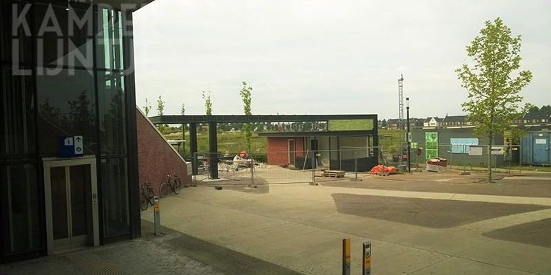 11a. Kampen Zuid 11 juni 2016: de bouw van een kiosk voor het station vordert (2).