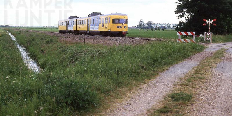 3b. Westenholte 24 mei 1990, DE2 171 bij overweg Werkerallee (foto L. J. Beumer).