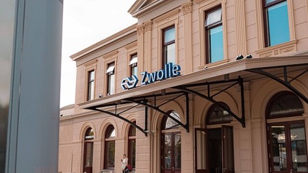 Kamperlijntje in Zwolle krijgt perronkappen